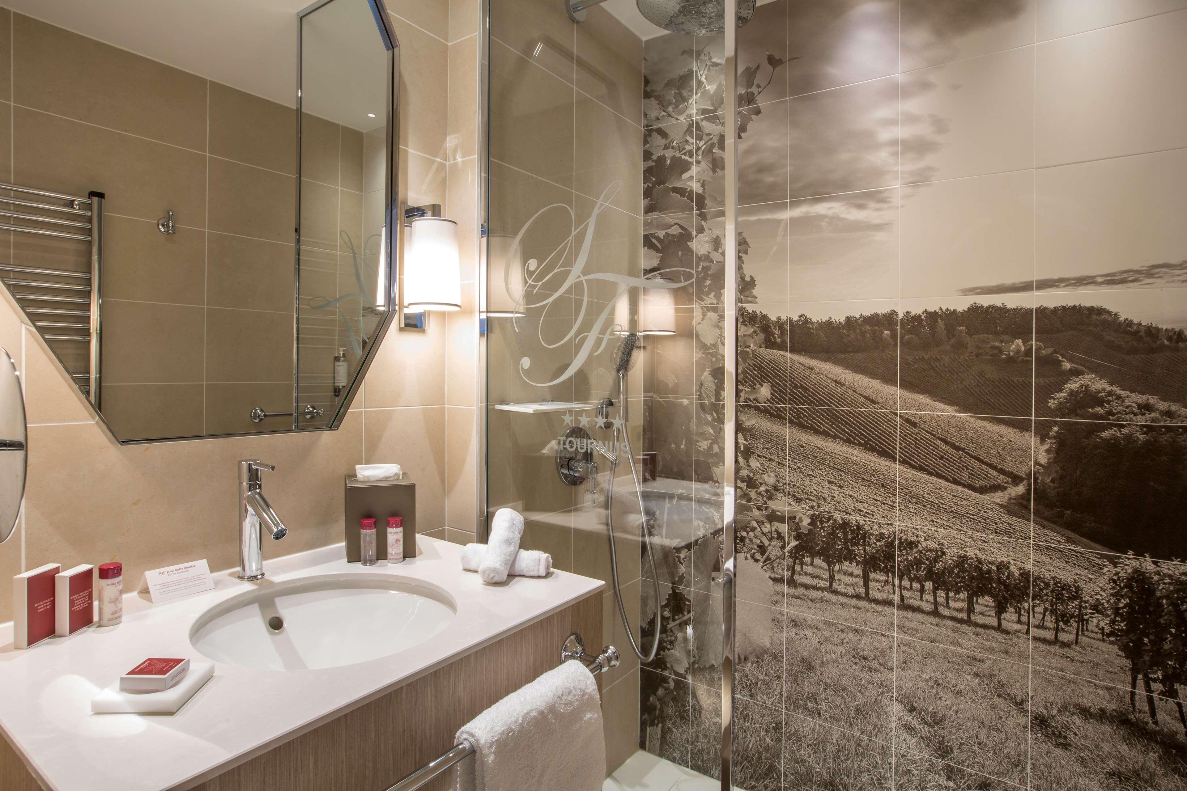 Hotel & Spa Les Sept Fontaines Best Western Premier トゥールニュ エクステリア 写真