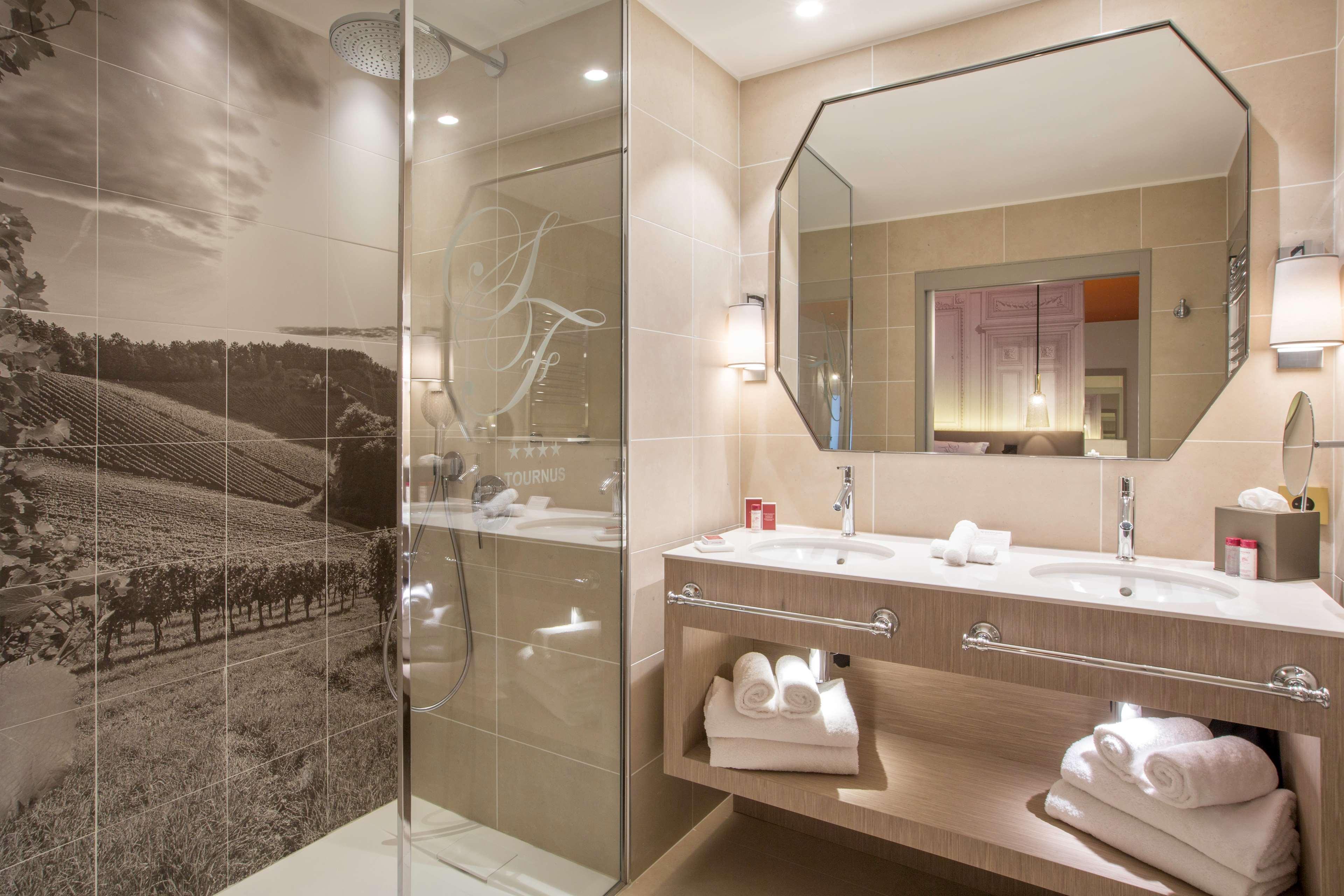 Hotel & Spa Les Sept Fontaines Best Western Premier トゥールニュ エクステリア 写真