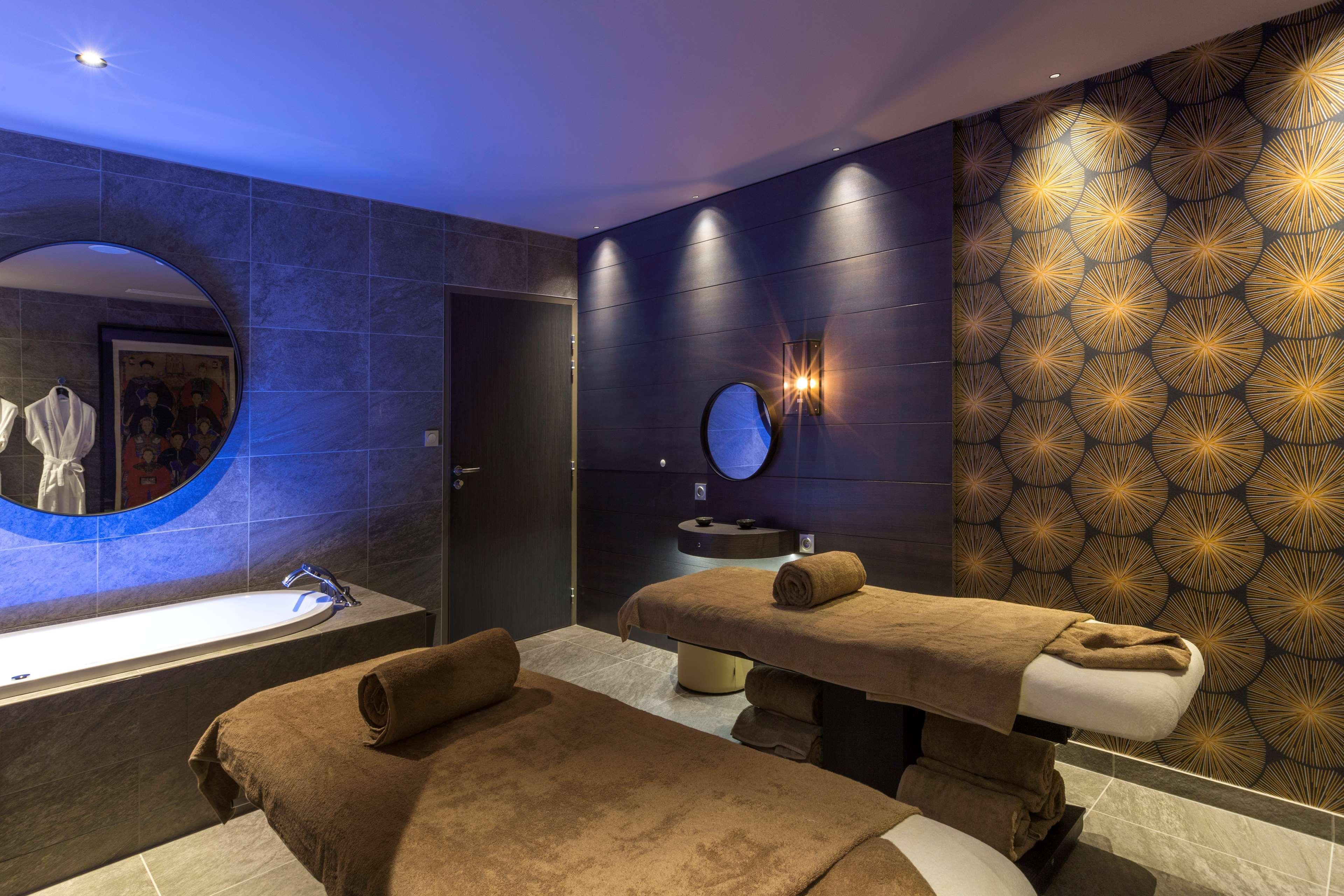 Hotel & Spa Les Sept Fontaines Best Western Premier トゥールニュ エクステリア 写真